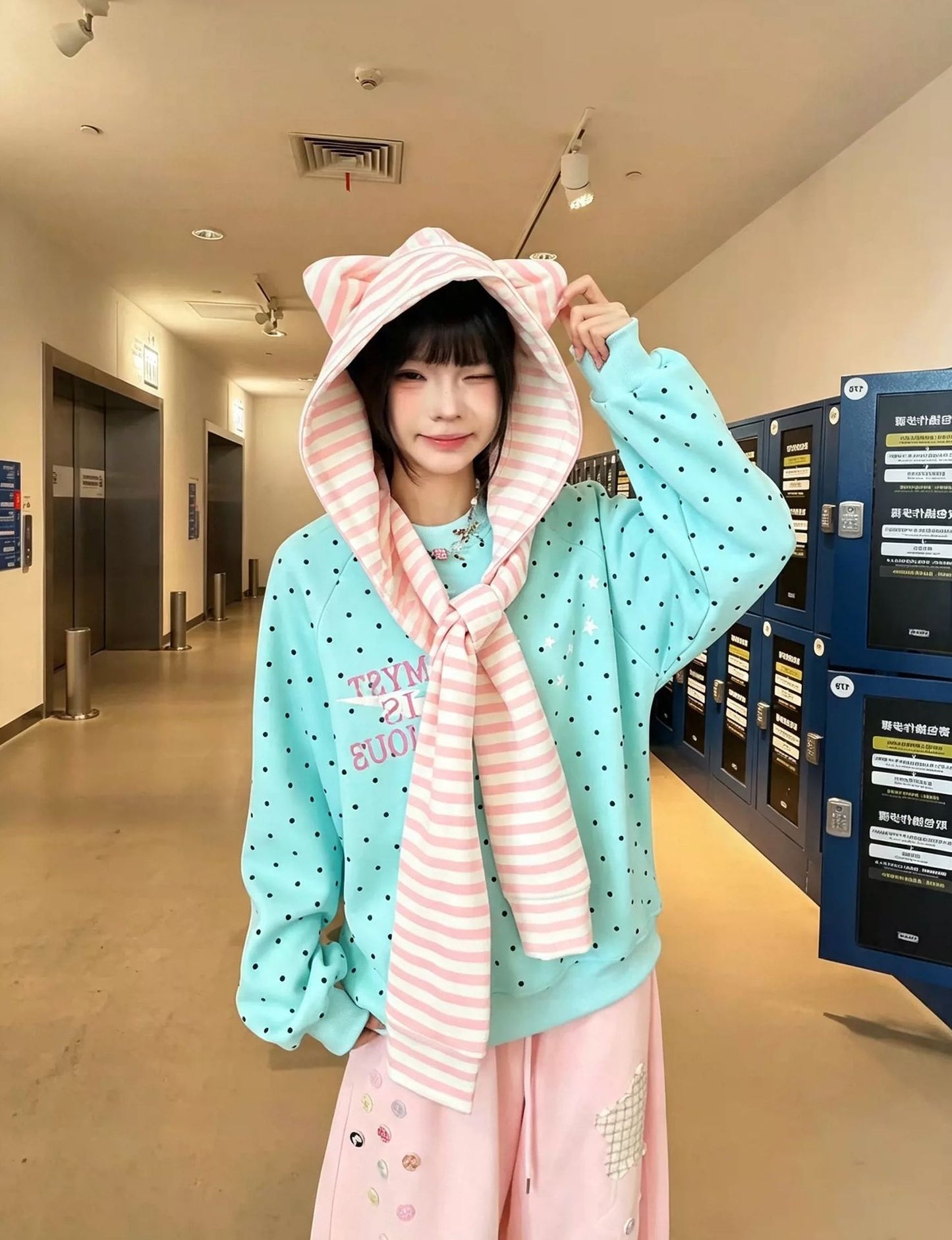 Retro Color-block Polka Dot Hoodie with Detachable Shawl, Loose Sweatshirt