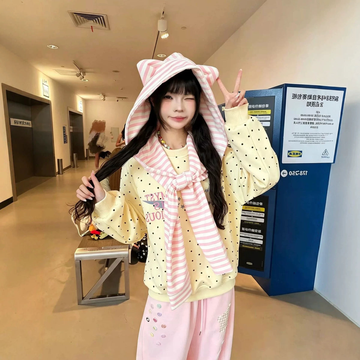 Retro Color-block Polka Dot Hoodie with Detachable Shawl, Loose Sweatshirt